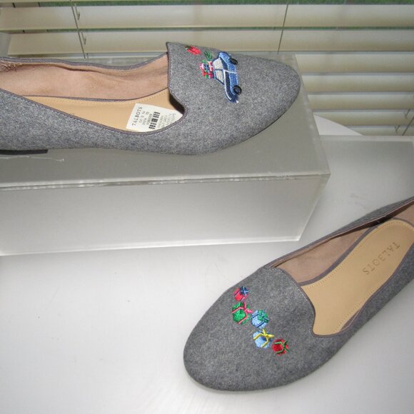 Talbots Light Grey Embroidered Flats – Holiday Design | Size 9.5M | Preppy Chic - Picture 2 of 9
